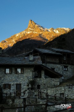 Alba sul Mont Avic dal villaggio di Covarey (Champdepraz)