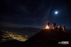 In alto la luna, sotto le luci di Aosta