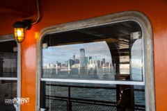 Riflessi dello skyline dallo Staten Island Ferry